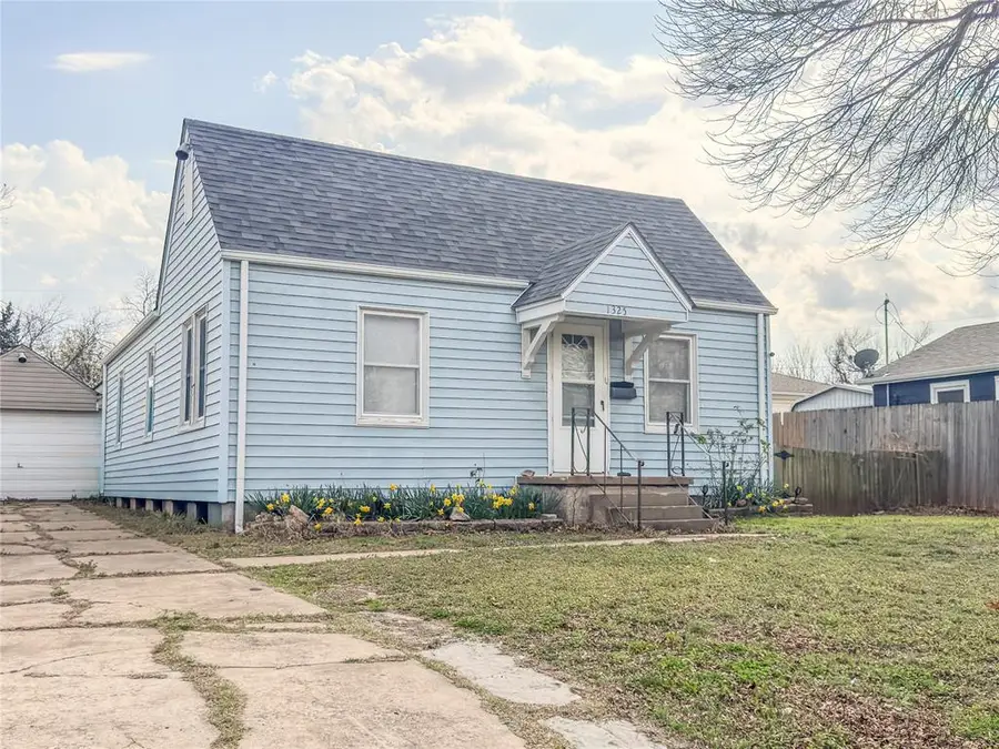 1325 W Idaho Avenue, Chickasha, OK 73018 - #2