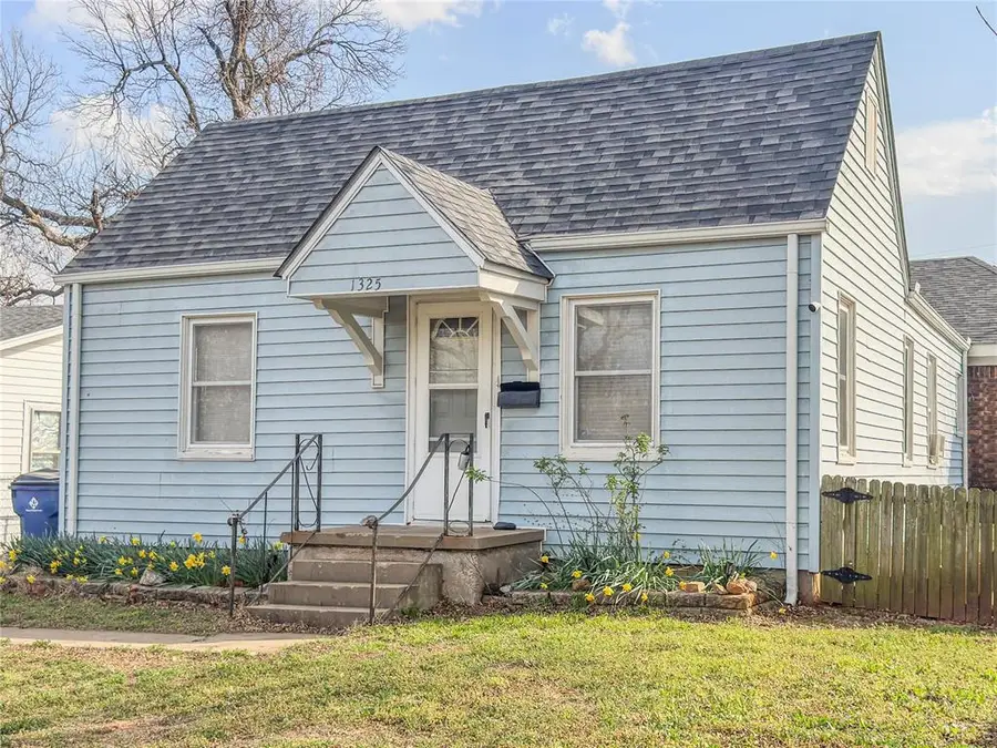 1325 W Idaho Avenue, Chickasha, OK 73018 - #3