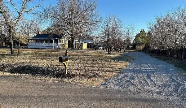 4501 W Simpson Road, Edmond, OK 73025