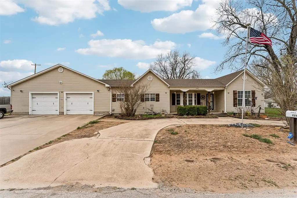 229 N 6th Avenue, Purcell, OK 73080 - #1