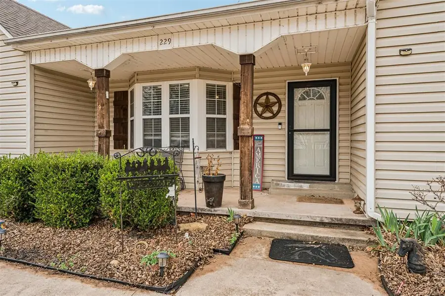 229 N 6th Avenue, Purcell, OK 73080 - #3