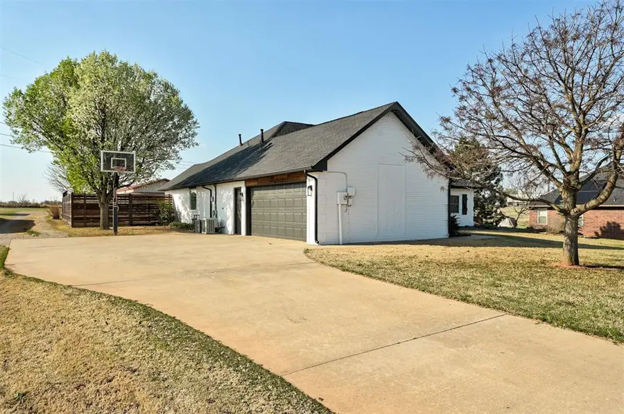 6922 Springer Run, Edmond, OK 73012 - #3