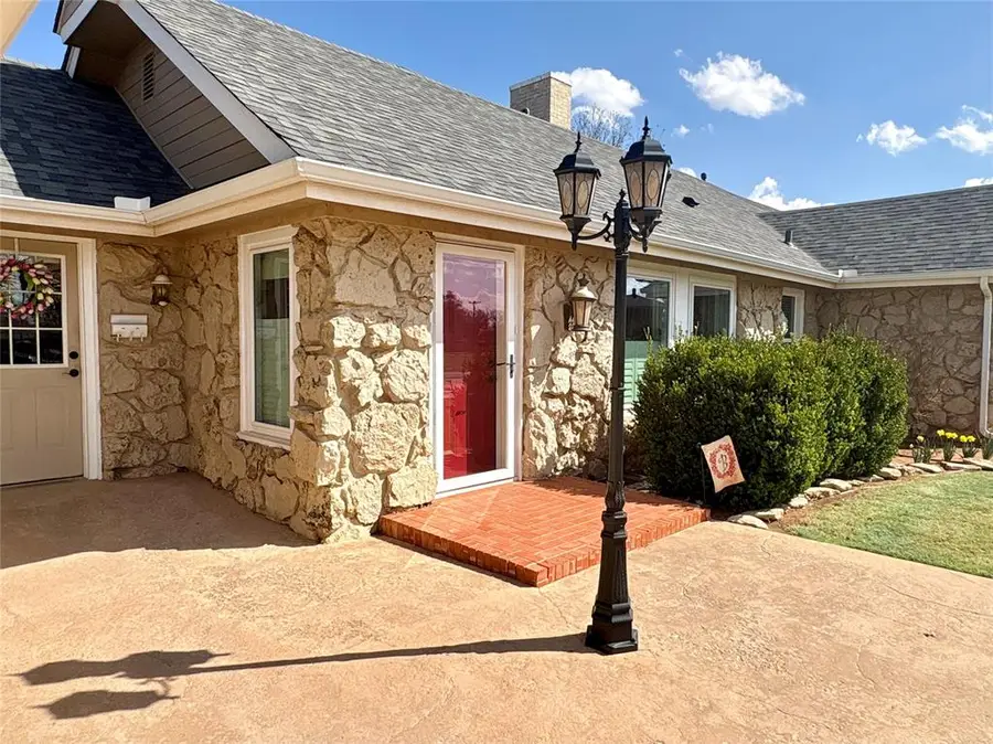 1606 N Hudson Street, Altus, OK 73521 - #3