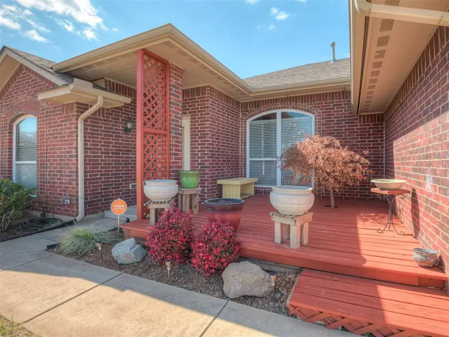 4237 Syracuse Street, Moore, OK 73160 - #3