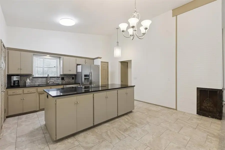 6009 Broadmoor Avenue, Oklahoma City, OK 73132 - #3