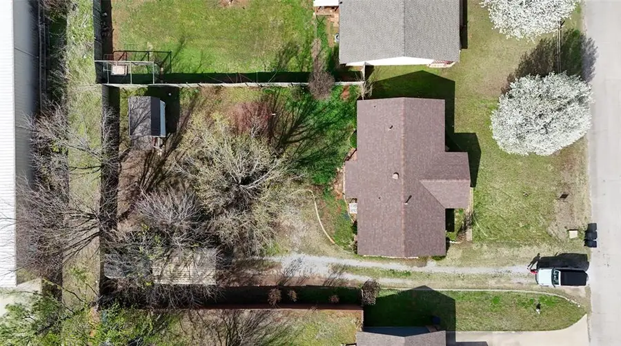 405 N Missouri Street, Elmore City, OK 73433 - #2