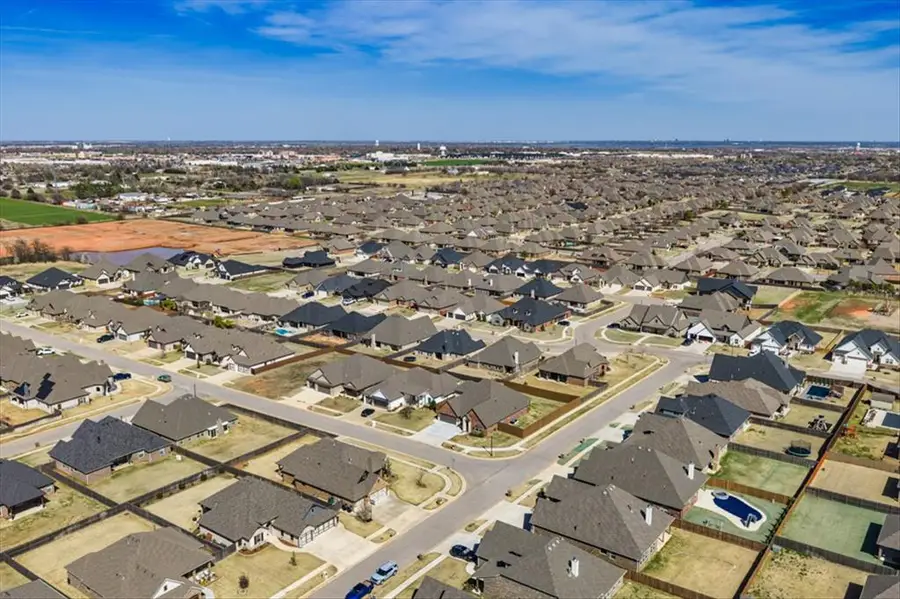 300 Bray Lane, Yukon, OK 73099 - #2