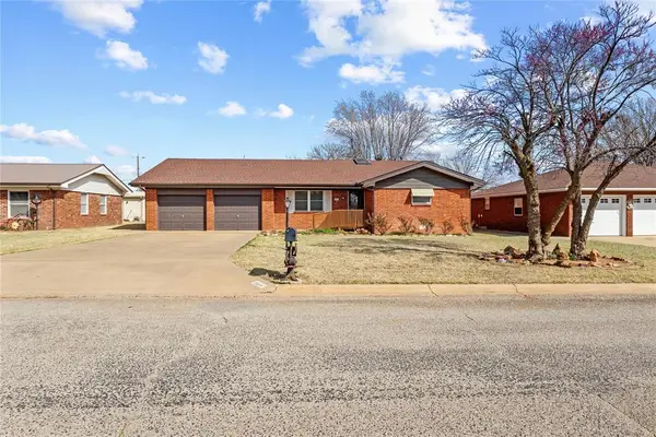 824 N Hunt Avenue, Hydro, OK 73048