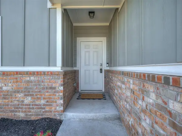 9012 NW 142nd Street, Yukon, OK 73099