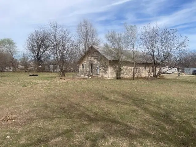 483 S 2nd Street, Mountain View, OK 73062 - #2