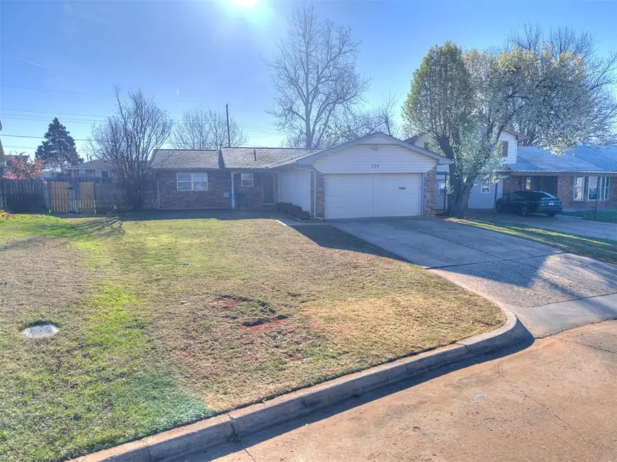 124 Oakside Drive, Moore, OK 73160 - #2