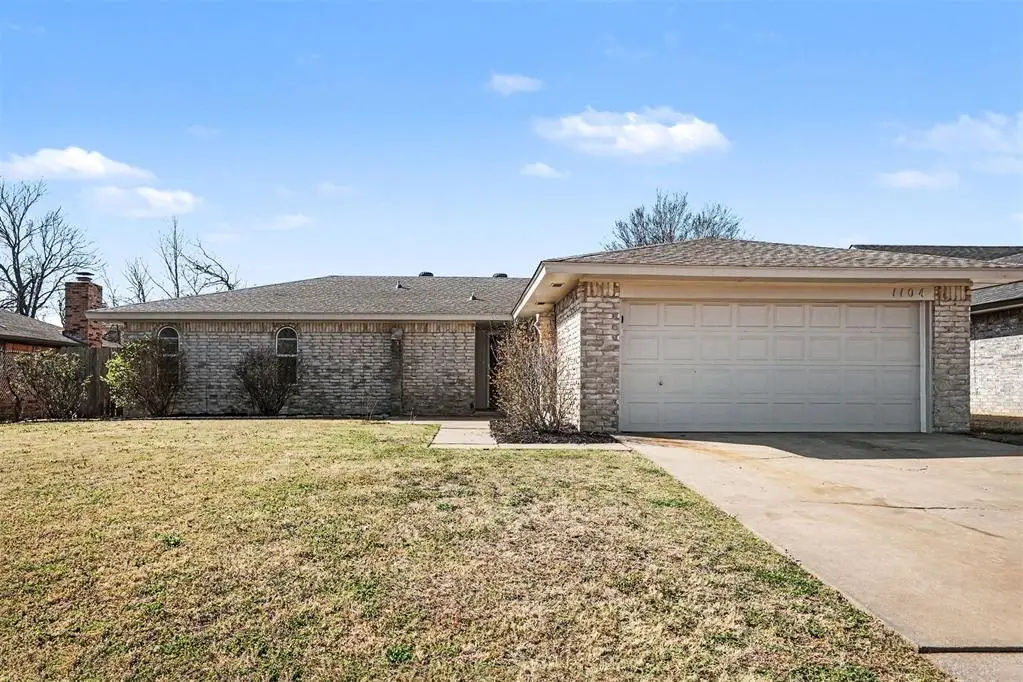 1104 NE 5th Street, Moore, OK 73160 - #1