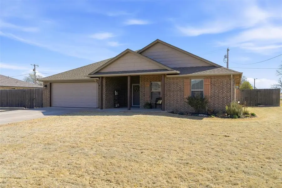 301 N 4th Street, Thomas, OK 73669 - #3