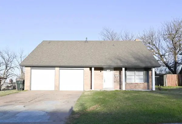 109 S 9th Street Circle, Chickasha, OK 73018