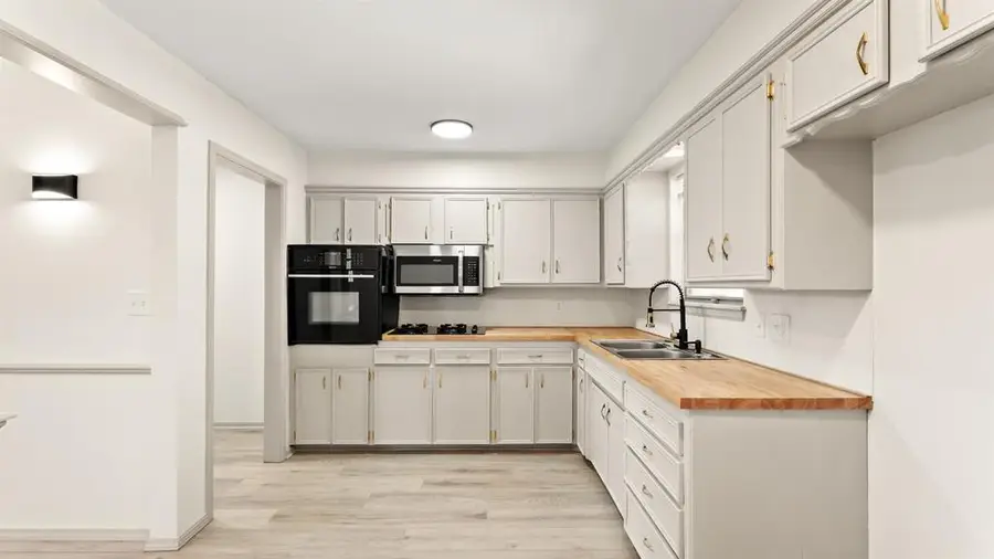 8005 S Youngs Boulevard, Oklahoma City, OK 73159 - #2