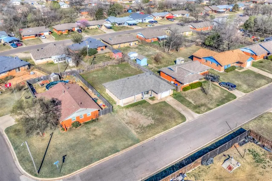 125 S Dillon Avenue, Moore, OK 73160 - #3