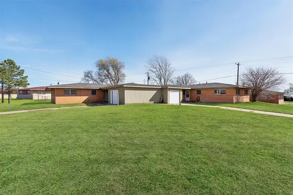 400 Cherokee Trail, Burns Flat, OK 73647