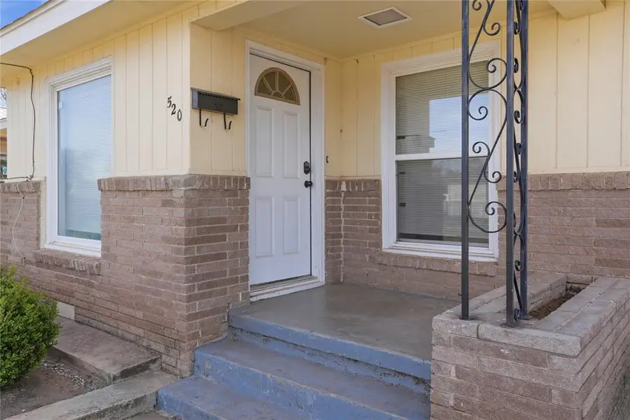 520 W Martha Street, Altus, OK 73521 - #2