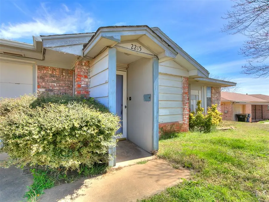 2215 S 11th Street, Chickasha, OK 73018 - #2