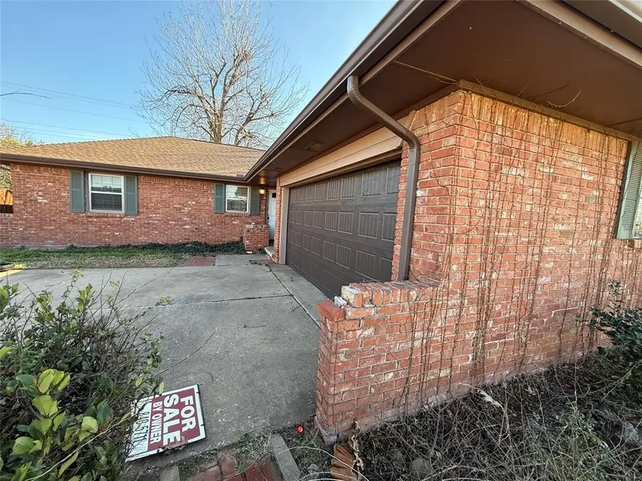 3004 Lakeside Drive, The Village, OK 73120 - #2