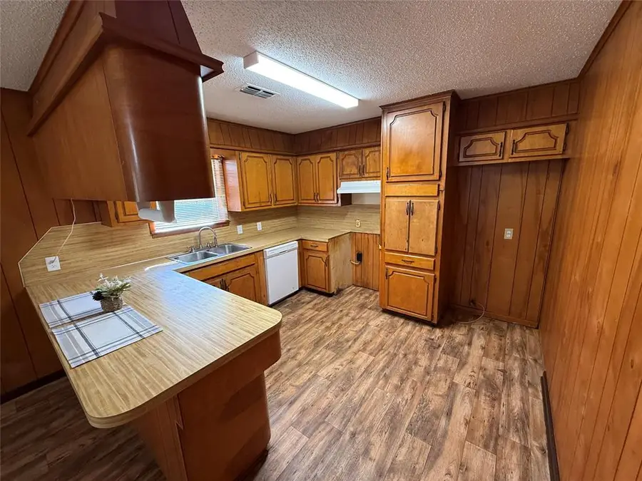 707 S Mcclure Street, Broken Bow, OK 74728 - #3