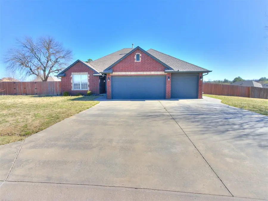 298 S Hillside Drive, Harrah, OK 73045 - #2