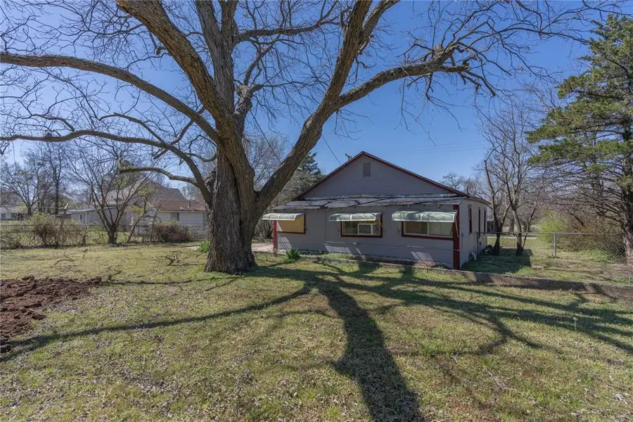 719 N Pennsylvania Avenue, Shawnee, OK 74801 - #2