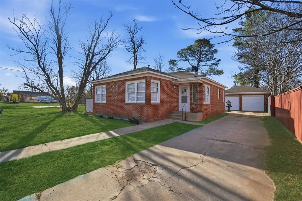 408 W Taylor Street, Mangum, OK 73554 - #1