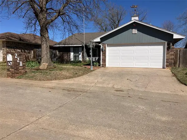 220 Oak Tree Lane, Midwest City, OK 73130