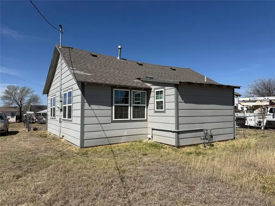 906 N Jackson Street, Altus, OK 73521 - #3