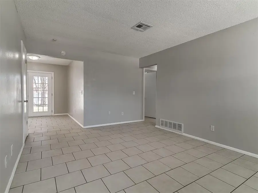 1035 NW 20th Street, Moore, OK 73160 - #2