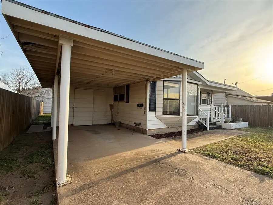 306 10th Street, Snyder, OK 73566 - #2