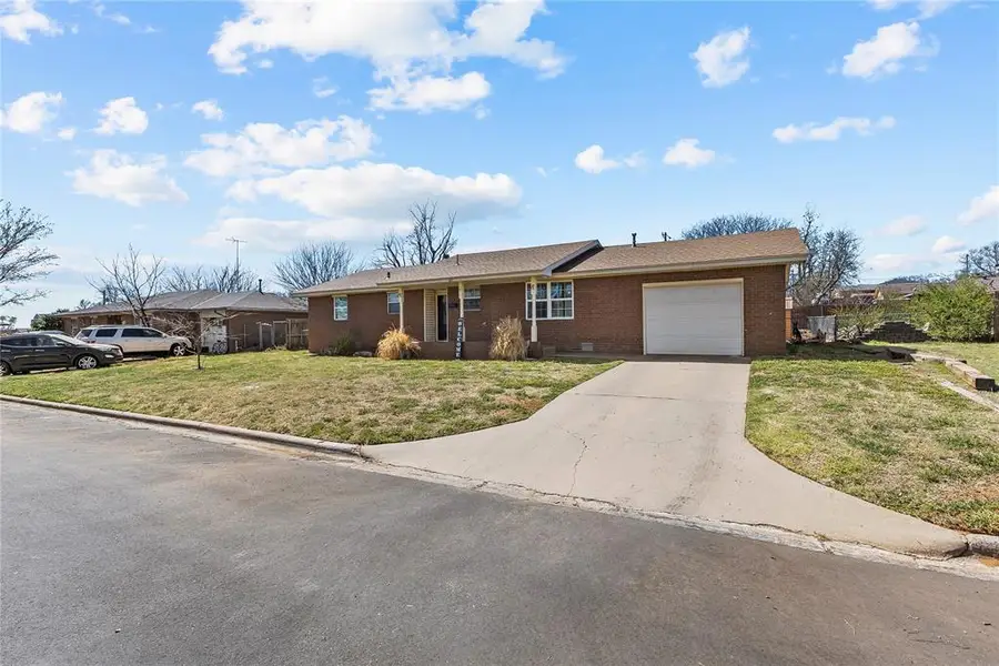 617 N Nevada Street, Weatherford, OK 73096 - #2