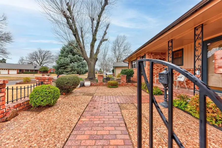 115 Briarwood Street, Moore, OK 73160 - #2