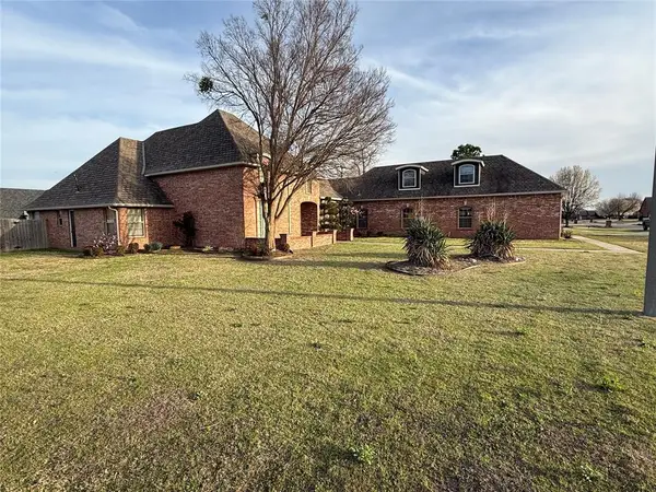 4100 Hidden Lake Circle, Moore, OK 73160