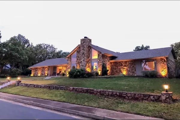 2005 S Woodland Road, Edmond, OK 73013