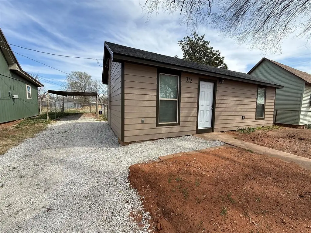 312 S Howard Avenue, Elk City, OK 73644 - #1