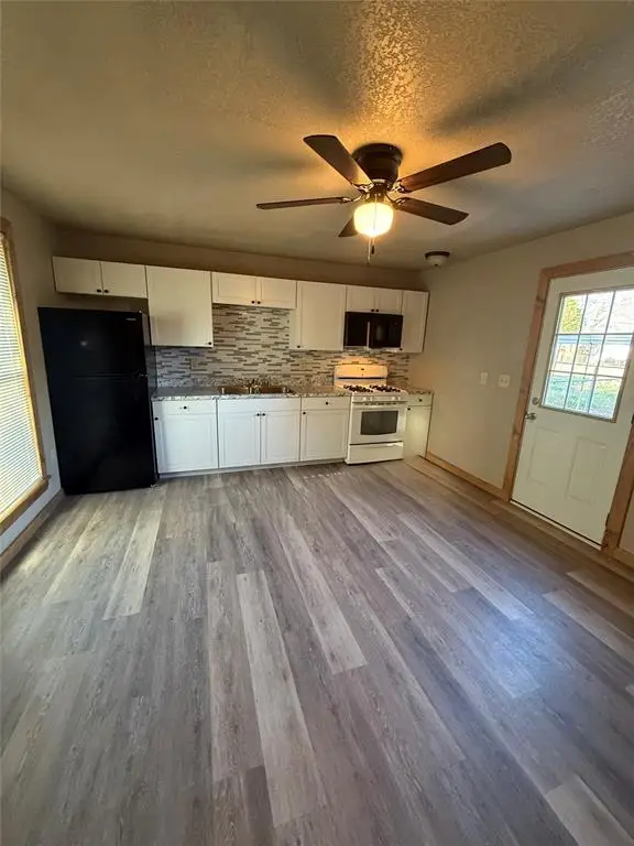 312 S Howard Avenue, Elk City, OK 73644 - #2