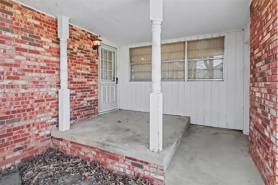 1708 Dover Drive, Ponca City, OK 74604 - #3