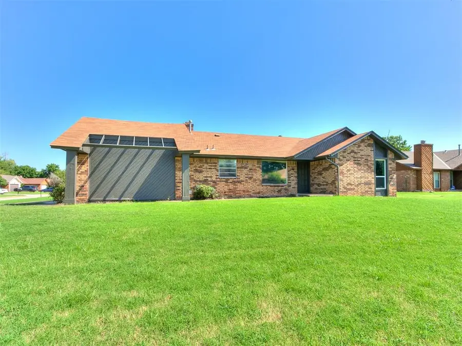 1025 Hawthorne Drive, Midwest City, OK 73110 - #2