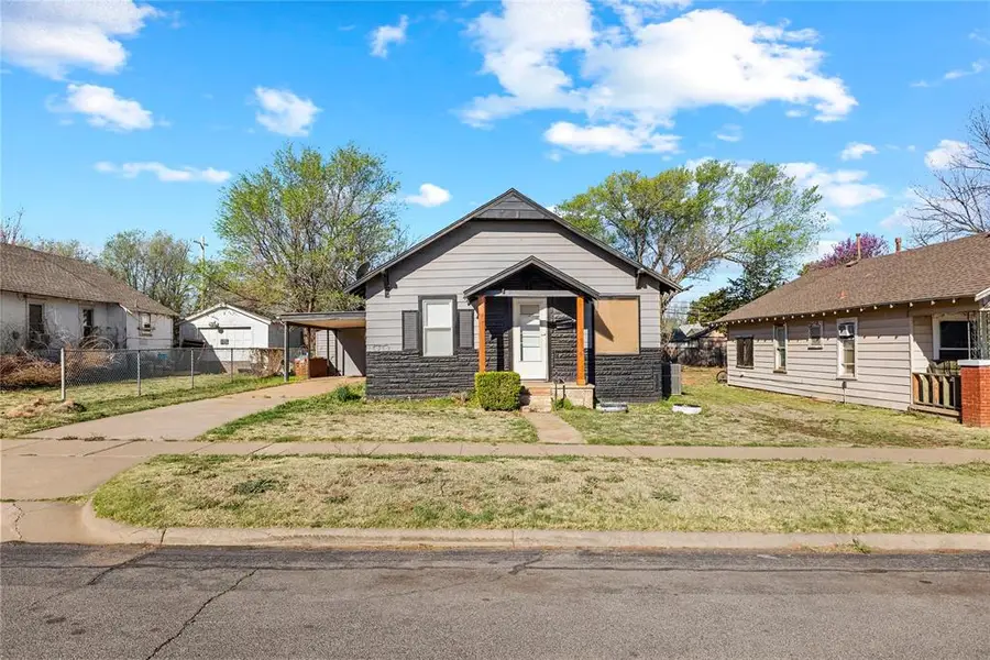 312 S 14th Street, Clinton, OK 73601 - #2