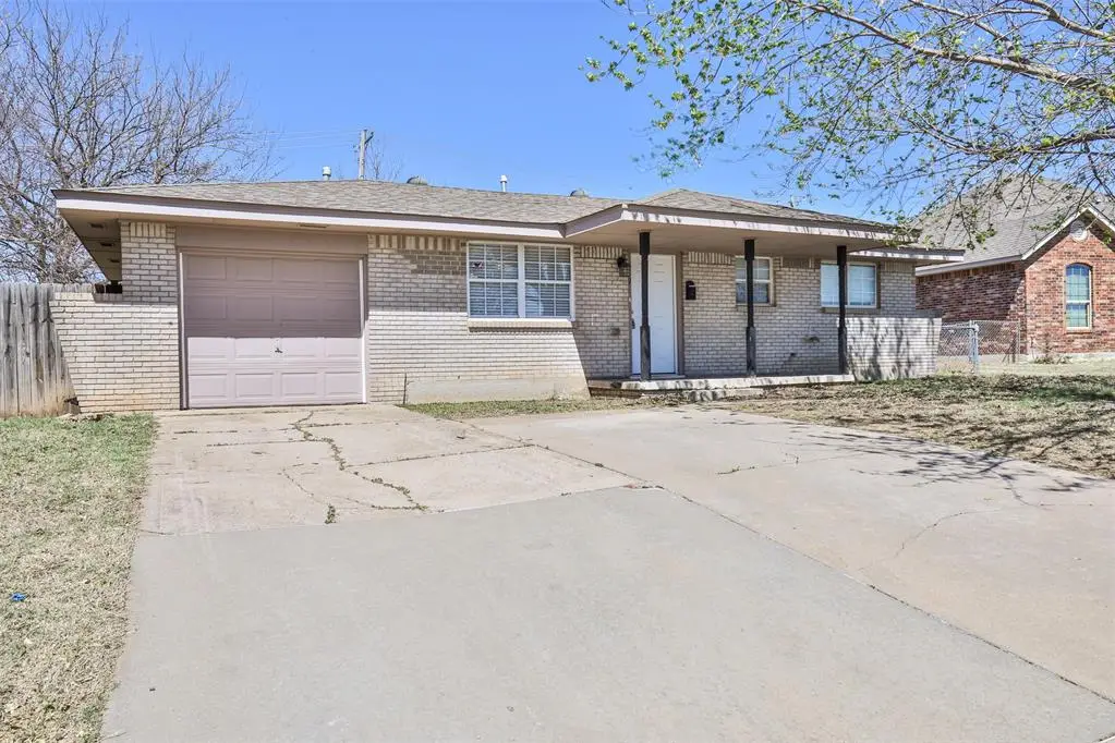 939 NW 5th Street, Moore, OK 73160 - #1