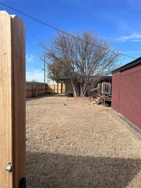 102 E 5th Street, Duke, OK 73532 - #3