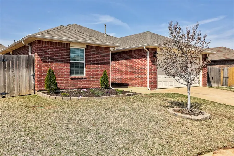 2801 Thompson Farm Lane, Yukon, OK 73099 - #3