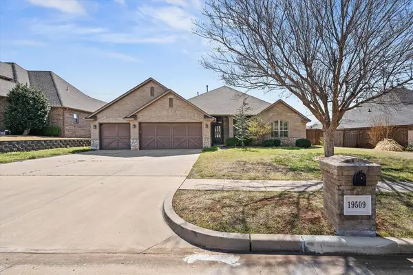 19509 Crest Ridge Drive, Edmond, OK 73012