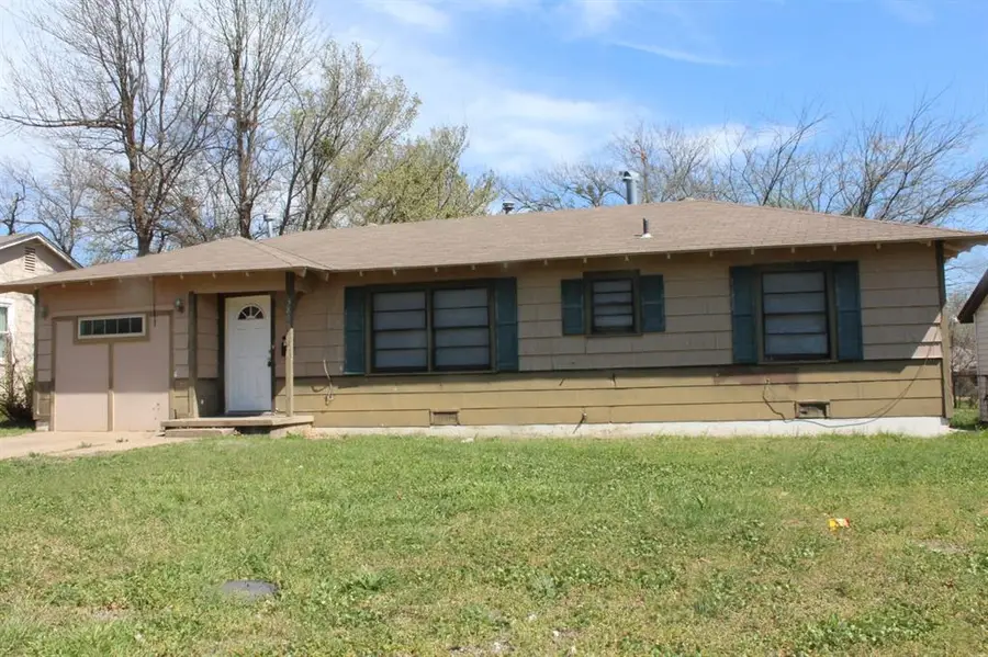 3800 Woodside Drive, Midwest City, OK 73110 - #2