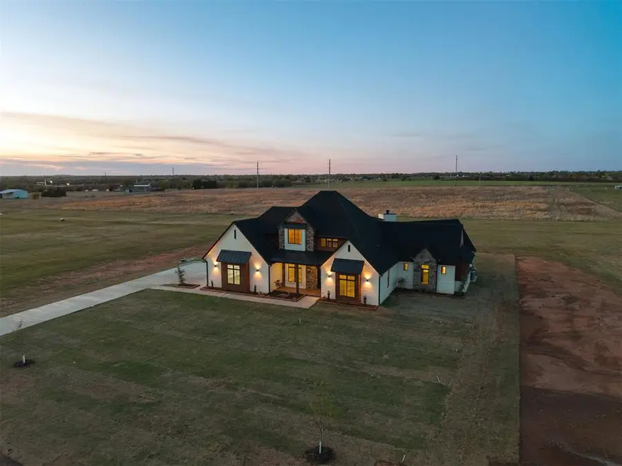 9214 S Cimarron Road, Mustang, OK 73064 - #2