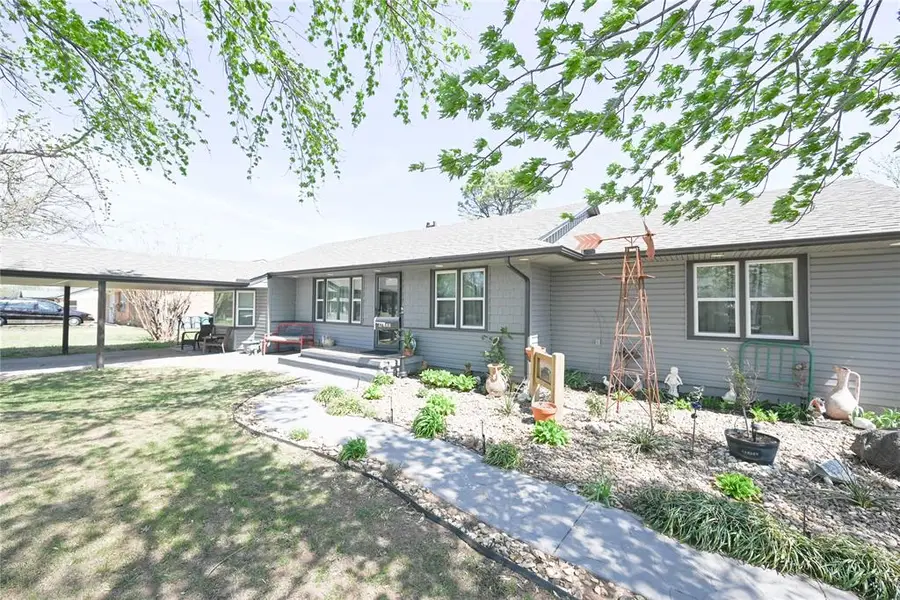 1527 S 5th Street, Chickasha, OK 73018 - #2