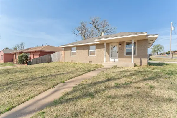 712 Santa Fe Drive, Clinton, OK 73601
