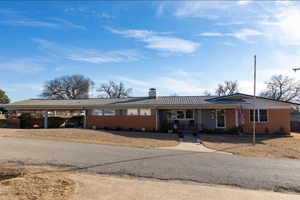 721 E 4th Street, Chandler, OK 74834 - #1